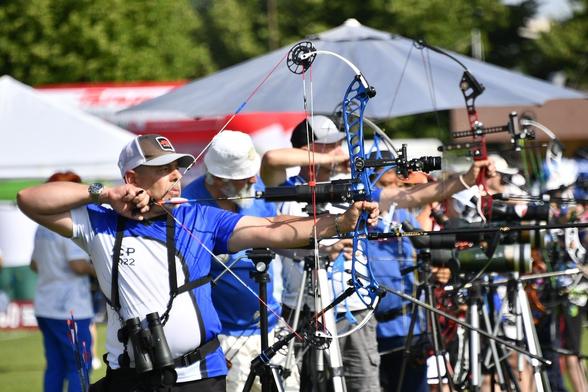 Arcieri della coppa Italia masters sulla linea di tiro