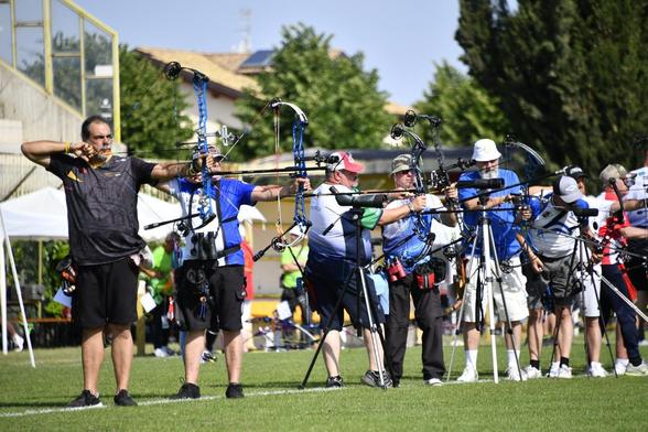 Arcieri della coppa Italia masters sulla linea di tiro