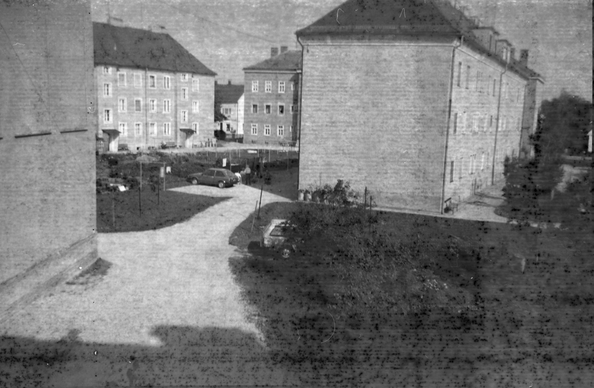 Mottled black and white image of some Austrian appartment complex in the 1950s, 1960 or so.