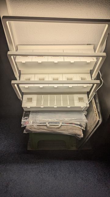 Homefarm System zum ernten von Kräuter, Gemüse, Salate und vieles anderes