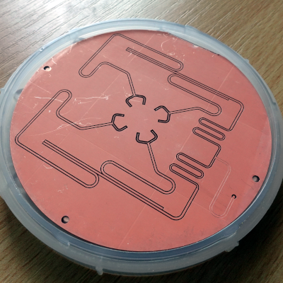 Physical realisation of the patented microwave feeding circuit.