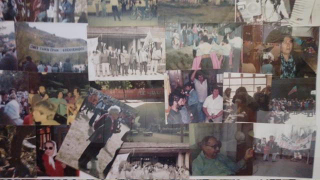 Un collage de fotos muestra diversas escenas al aire libre y en interiores, aparentemente de eventos comunitarios o protestas. Las imágenes incluyen grupos grandes de personas, algunas con pancartas, otras parecen estar en reuniones o marchas. Hay varias fotos de grupos más pequeños de personas en diferentes entornos, algunos parecen ser conversaciones informales. El estilo de las fotos sugiere que son antiguas, posiblemente de los años 70 u 80. Las fotos están colocadas juntas para crear una sensación de historia o narrativa comunitaria.