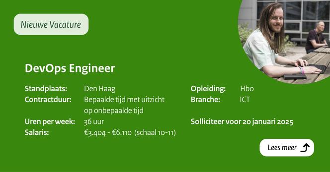 vacature DevOps Engineer. Rechtsboven een portret van een DevOps Engineer in de tuin van Logius.