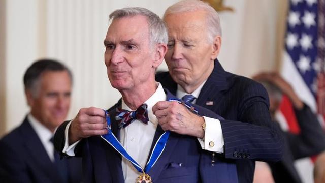 Bill Nye receives the Presidential Medal of Freedom