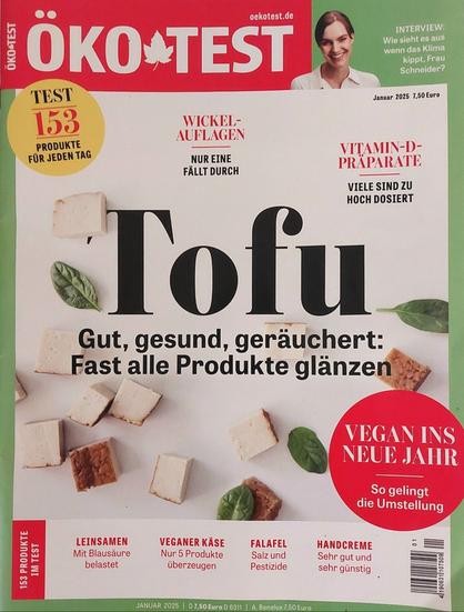 Cover der Oekotest-Ausgabe 01/2025 mit prominentem Verweis auf das Thema Tofu mit Unterschrift "Gut, gesund, geräuchert: Fast alle Produkte glänzen", Darunter ein rotes Logo mit Aufschrift: "Vegan ins neue Jahr, so gelingt die Umstellung"