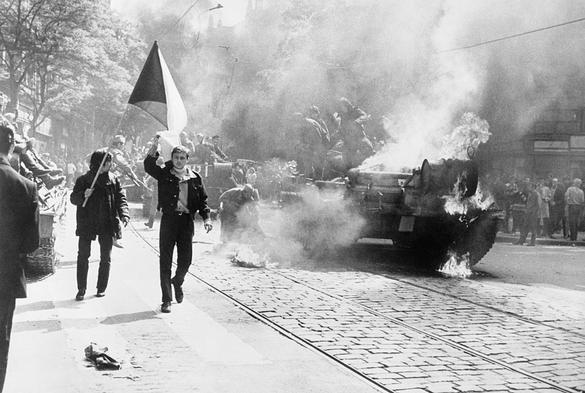 Barricades and Soviet tanks on fire during the Warsaw Pact invasion of Prague. By National Archives (archive.org) - https://archive.org/details/gov.archives.arc.1536420, Public Domain, https://commons.wikimedia.org/w/index.php?curid=31502243
