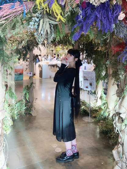 Himari in a colorful flower store