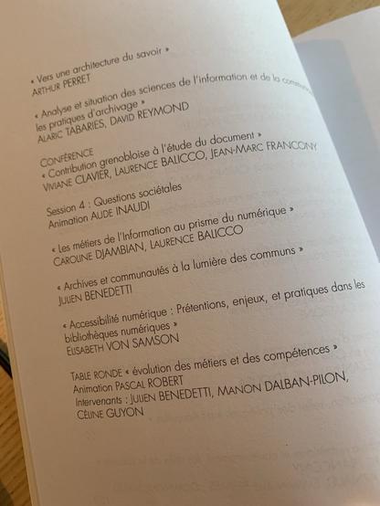 Vu du sommaire du volume. Avec mon article "archives et communautés à la lumières des communs"