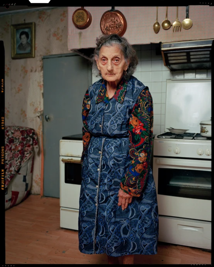 Portrait trois quart, dans sa cuisne, de Paulette