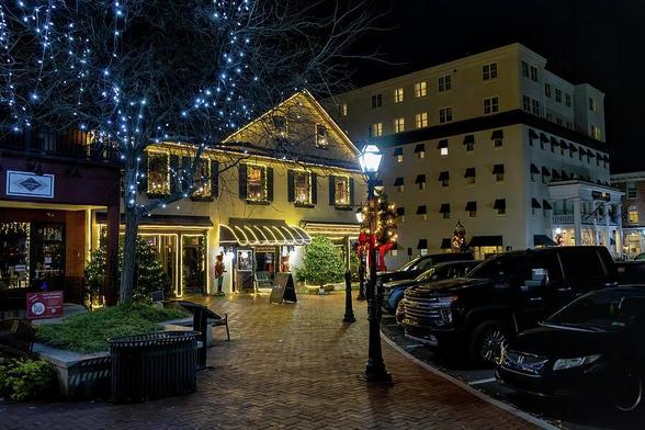 Charming Gettysburg town square illuminated at night, featuring festive decorations and historical architecture, capturing the cozy ambiance of this historic Pennsylvania town.