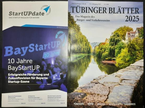 Zwei Magazin Cover: 10 Jahre BayStartUp (mit Symbolbild und Pfeil nach oben) und Tübinger Blätter 2025 (mit Neckarpanorama und Hölderlinturm)
