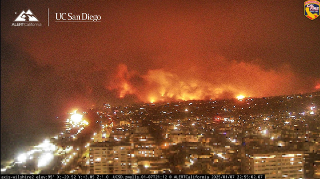 Webcam Bild von den Feuern in LA, große Feuerwand in der Stadt
Quelle: alertcalifornia.org