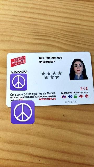 Foto de un bono de transporte a nombre de una tal Alejandra. Está tapado los apellidos para evitar dar datos personales.