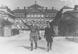 josias waldeck und rudolf hess vor dem schloss in arolsen