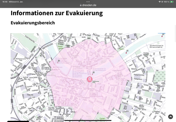 Die Website Dresden.de mit "Informationen zum Evakuierungsbereich". 

Darunter befindet sich eine Bildkarte, in der der Evakuierungsbereich pink eingefärbt ist und dessen Inhalt keinerlei Kontrast aufweist. Eine Textbeschreibung des Evakuierungsbereichs gibt es nicht.