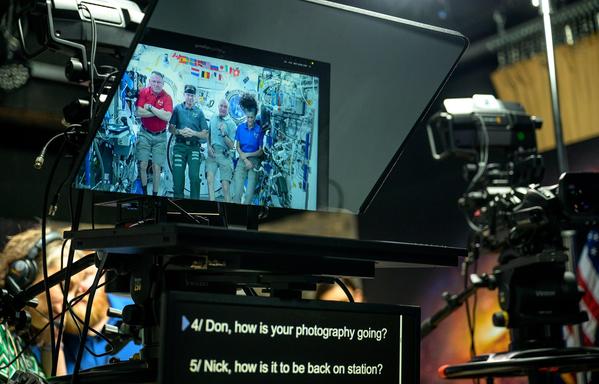 NASA_Administrator_and_Deputy_Speak_with_ISS_Crew_(NHQ202501080006).jpg