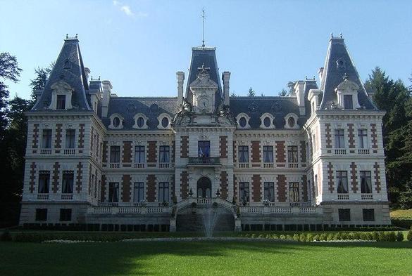 Préfecture de Tulle à #Tulle (#Corrèze) Les travaux de l'hôtel de la préfecture débutent en 1866, sur un projet de l'architecte J. Gardès (1864). En 1870, interruption du chantier par la guerre franco-allemande...
Suite 👉 https://monumentum.fr/monument-historique/pa19000010/tulle-prefecture-de-tulle
#Patrimoine #MonumentHistorique
Photo CC-BY-SA 4.0 : F. Lavie