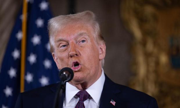 Donald Trump da una conferencia en su mansión de Florida este martes 7 de enero. (SCOTT OLSON VIA Getty Images)