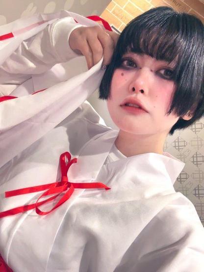 Chiyo with heavy eye makeup in a Miko outfit