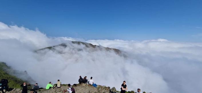 summit view, over drifting clouds