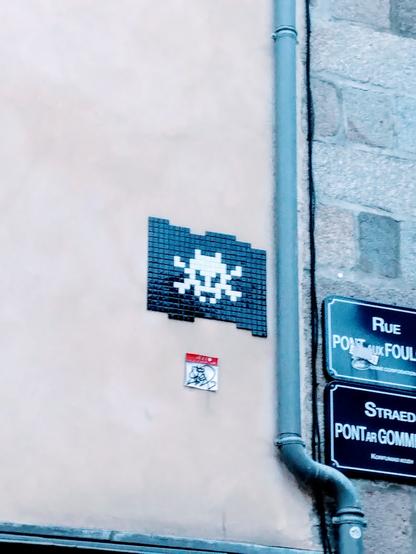 Mosaïque du streetartist invaders localisée à Rennes