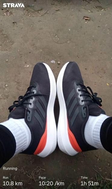 Run result from the Strava app. The photo is the newly bought shoes "adidas RUNFALCON 3.0".