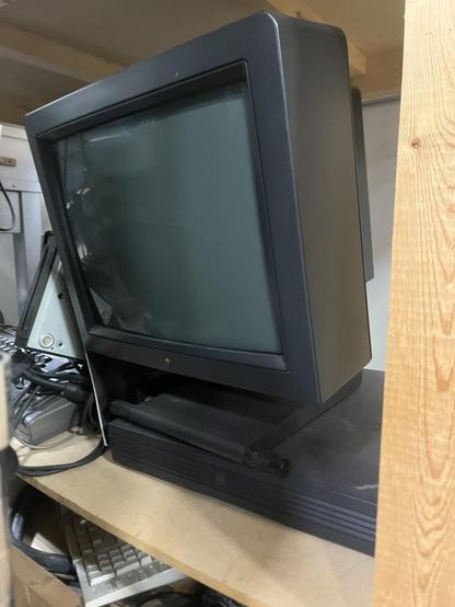 it’s a pizzabox nextstation with the monitor! honestly it’s a really bad photo, and a casual glance would just give you “black computer with CRT”