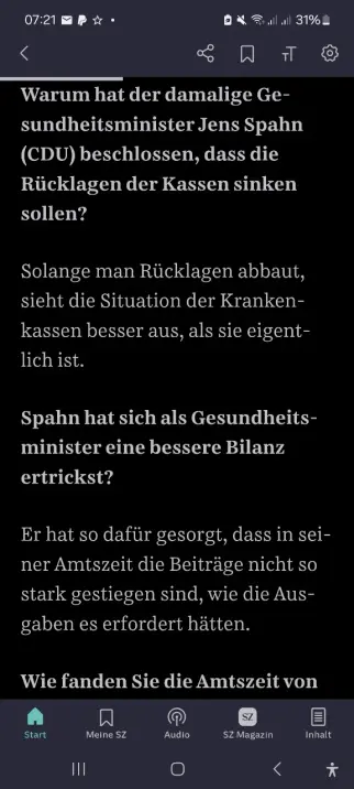 Screenshot der Onlineausgabe der SZ mit einem Interview mit dem Chef der Techniker Krankenkasse 

FRAGE: 
Warum hat der damalige Gesundheitsminister Jens Spahn (CDU) beschlossen, dass die Rücklagen der Kassen sinken sollen?

ANTWORT:
Solange man Rücklagen abbaut, sieht die Situation der Krankenkassen besser aus, als sie eigentlich ist.

FRAGE:
Spahn hat sich als Gesundheitsminister eine bessere Bilanz ertrickst?

ANTWORT:
Er hat so dafür gesorgt, dass in seiner Amtszeit die Beiträge nicht so stark gestiegen sind, wie die Ausgaben es erfordert hätten.