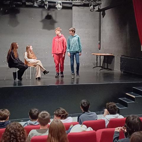 Le projet « Résistances » avec le collectif d’artistes de La Cahute au lycée Louis-Bascan, à Rambouillet (78).