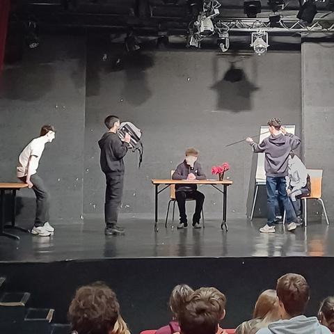 Le projet « Résistances » avec le collectif d’artistes de La Cahute au lycée Louis-Bascan, à Rambouillet (78).