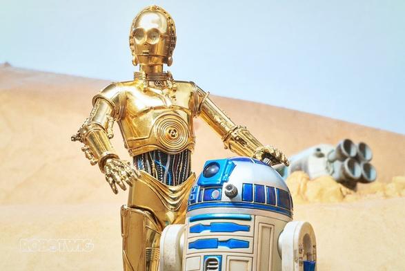 C3PO and R2 crash landed on Tattoine