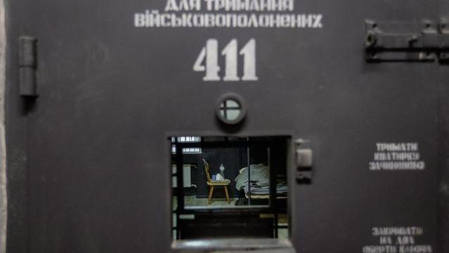 Porta de la cel·la on estarien els dos soldats nord-coreans capturats per Ucraïna a Rússia  (SBU)