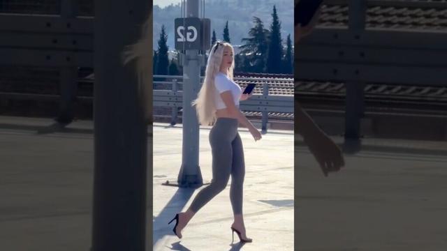 How to fit  leggings with style Easy fashion hack #fashion #fashionhacks