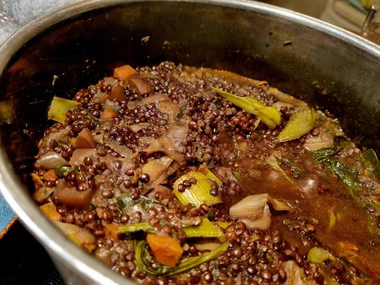 Topf mit Linsensuppe
