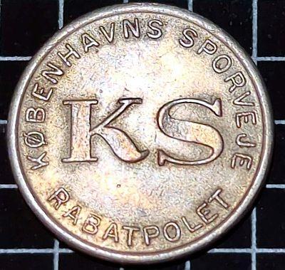 Text
KOBENHAVNS SPORVEGE RABATPOLET

Around edge, KS in centre