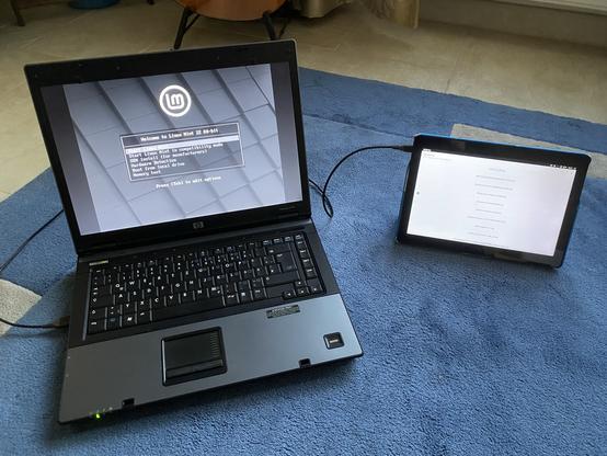 My old Compaq booting linux mint from isodrive running on my tablet