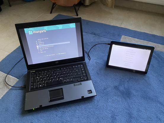 My old Compaq booting manjaro linux from isodrive running on my tablet