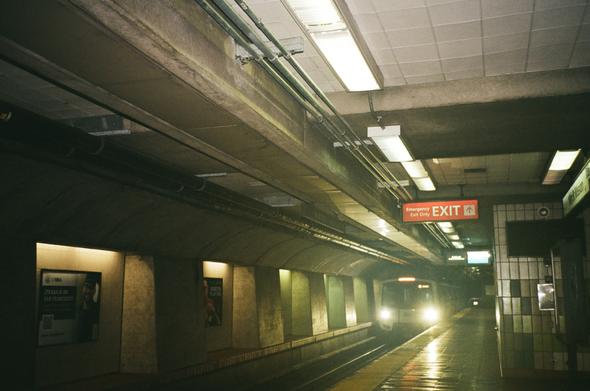 BART train at 16th & Mission station