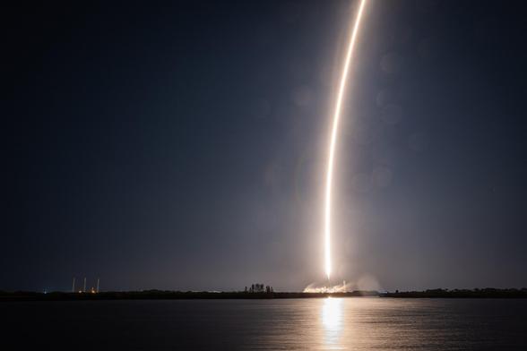 Firefly_Blue_Ghost_Mission_1_Launch_Streak_Shot_(KSC-20250115-PH-FMX02_0001).jpg