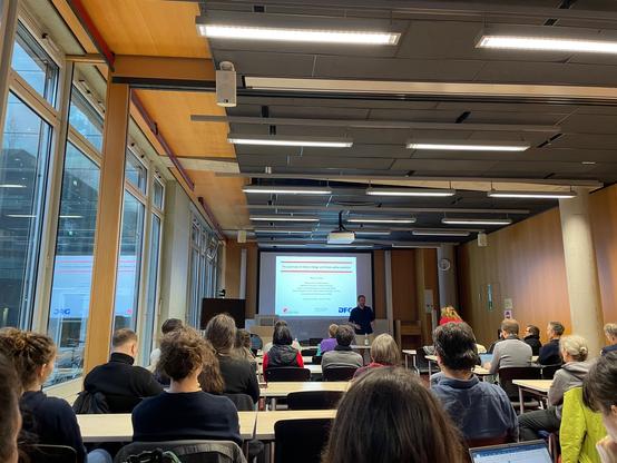 Moritz Drupp is giving a presentation in a well attended seminar room in Hamburg.