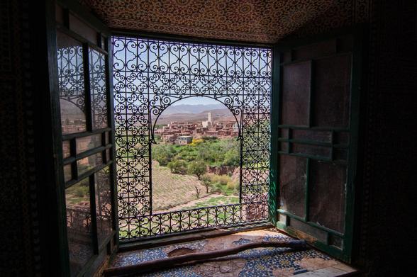 An open window when you can see the town of Telouet from the kasbah.