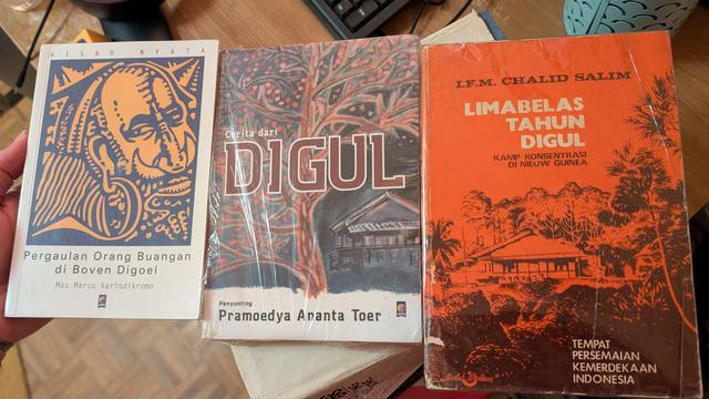 Three used Indonesian books arranged side by side on a table.
Pergaulan Orang Buangan di Boven Digoel 
Cerita dari Digoel 
Lima belas tahun Digul.