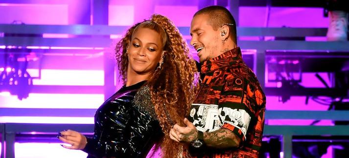 Beyonce y J Balvin actuando juntos en el escenario del onstage Coachella Valley Music And Arts Festival en 2018. / Kevin Mazur