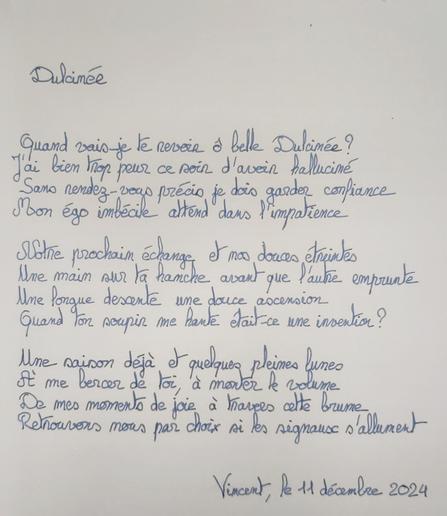 Dulcinée

Quand vais-je te revoir ô belle Dulcinée ?
J'ai bien trop peur ce soir d'avoir halluciné
Sans rendez-vous précis je dois garder confiance
Mon égo imbécile attend dans l'impatience

Notre prochain échange et nos douces étreintes
Une main sur ta hanche avant que l'autre emprunte
Une longue descente, une douce ascension
Quand ton soupir me hante était-ce une invention ?

Une saison déjà et quelques pleines lunes
A me bercer de toi, à monter le volume
De mes moments de joie à travers cette brume
Retrouvons-nous par choix si les signaux s'allument

Vincent, le 11 décembre 2024