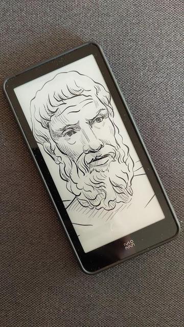 InkPalm Plus Reader zeigt auf dem Lockscreen eine gezeichnete Darstellung eines bärtigen Philosophen (Epikur), der als Bild auf dem Display dargestellt wird.