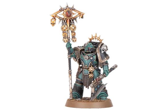A Warhammer 40K Traitor Herald Consul miniature in detailed armor, holding a staff with a sculpted figure on top, displayed on a round base.