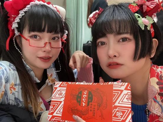 Chiyo and Menma with present