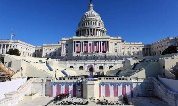 Vista de los preparativos en el exterior del Capitolio para la toma de posesión de Donald Trump, el 15 de enero de 2024. (Fabrizio Bensch / Reuters)