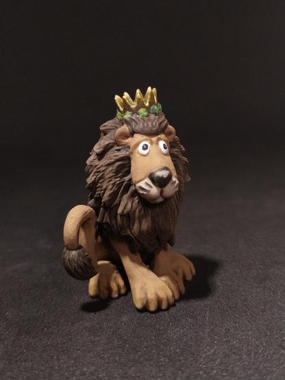 Painted miniature of a crowned lion.