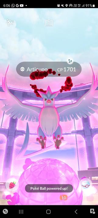 Screenshot showing shiny Dynamax Articuno